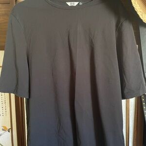 Uniqlo Black Short Sleeve Men's Tee
